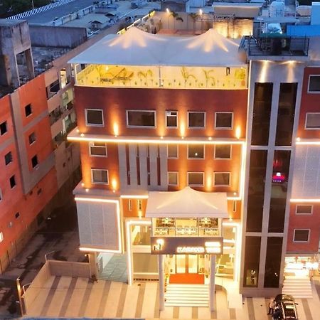 Hotel Kadamb Tree Джабалпур Екстериор снимка