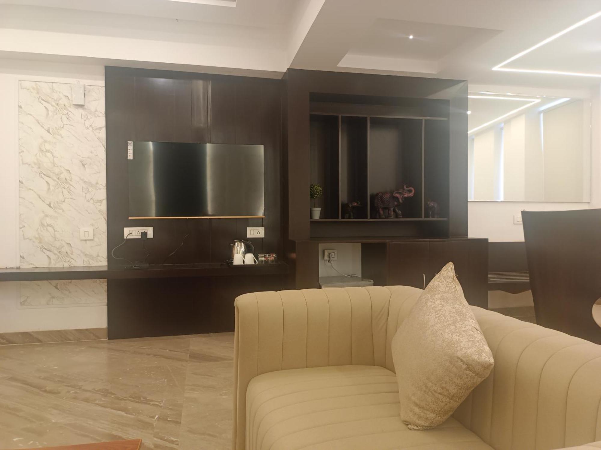 Hotel Kadamb Tree Джабалпур Екстериор снимка