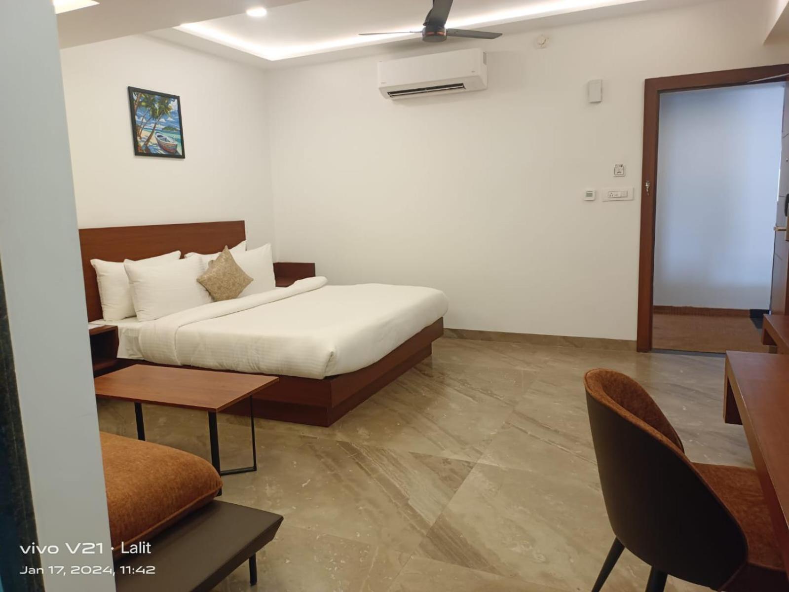 Hotel Kadamb Tree Джабалпур Екстериор снимка