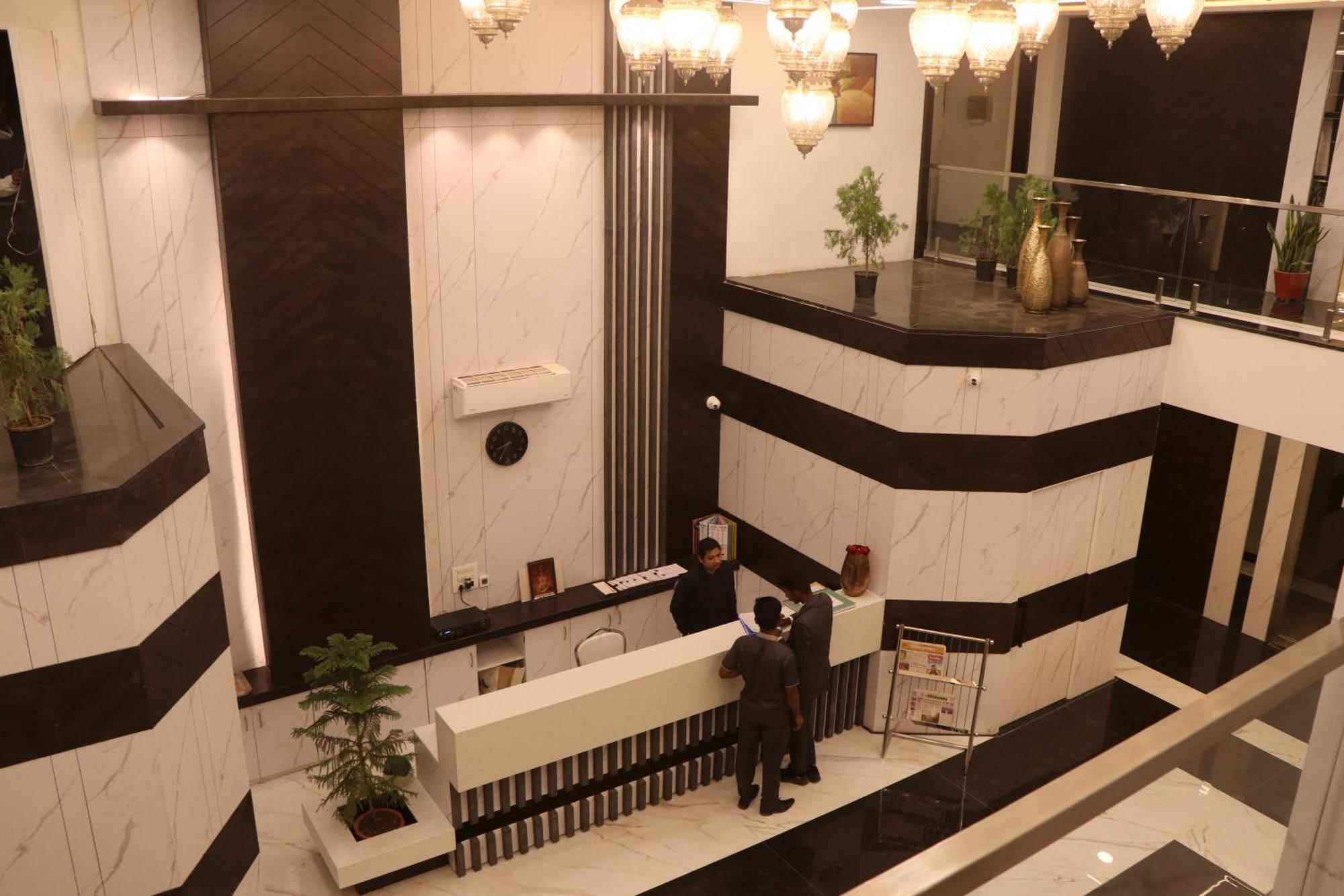 Hotel Kadamb Tree Джабалпур Екстериор снимка