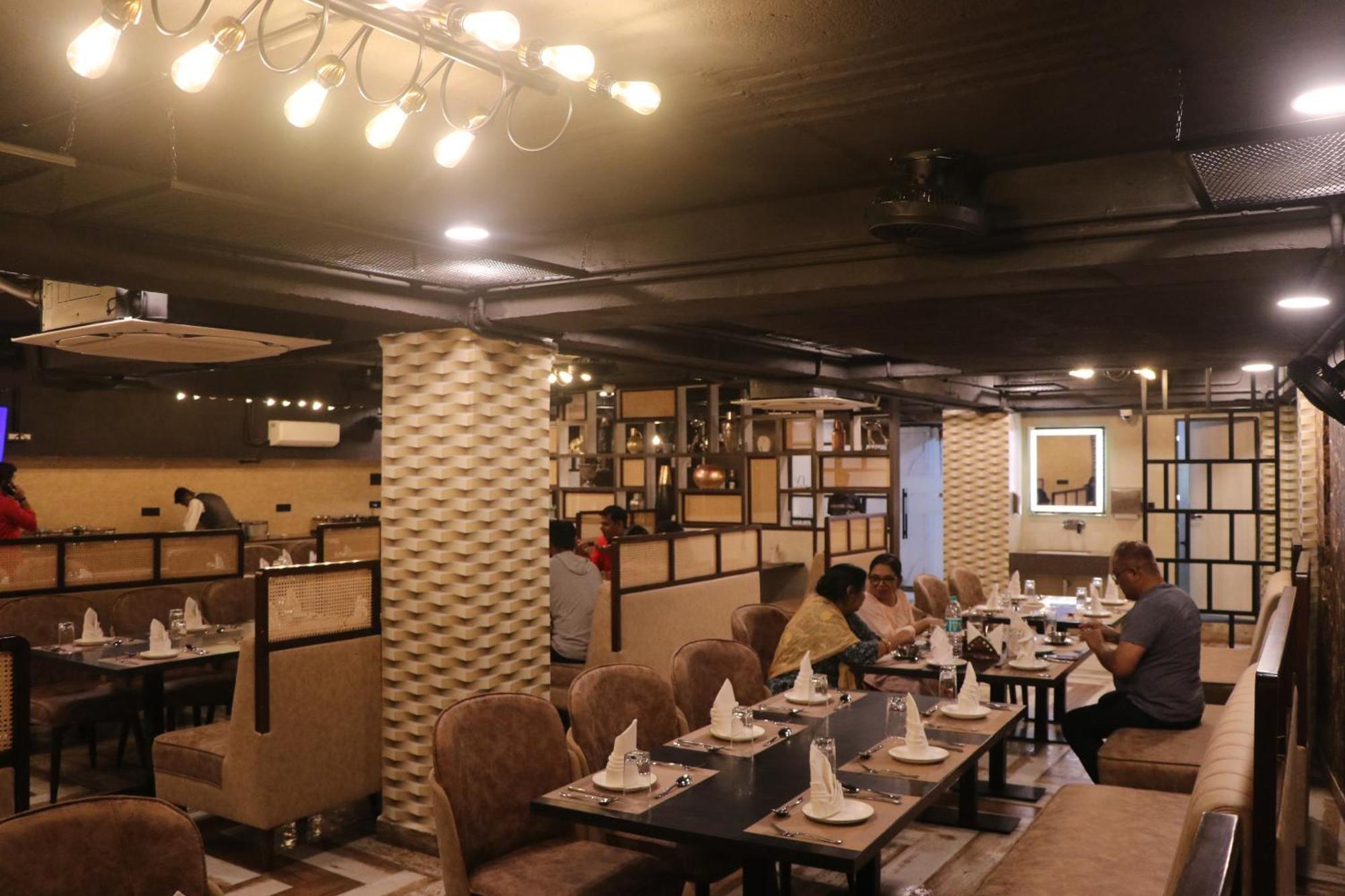 Hotel Kadamb Tree Джабалпур Екстериор снимка