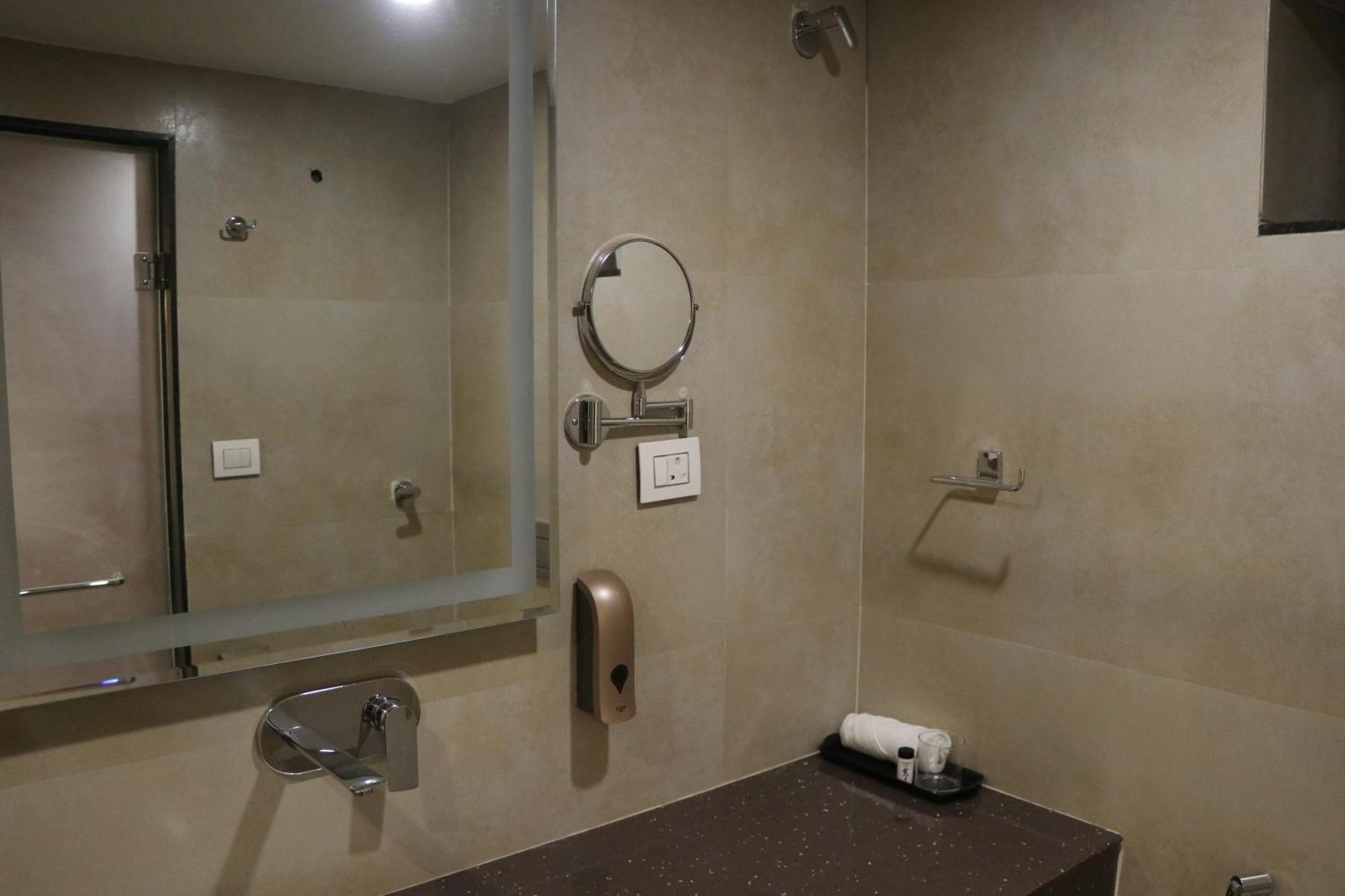 Hotel Kadamb Tree Джабалпур Екстериор снимка