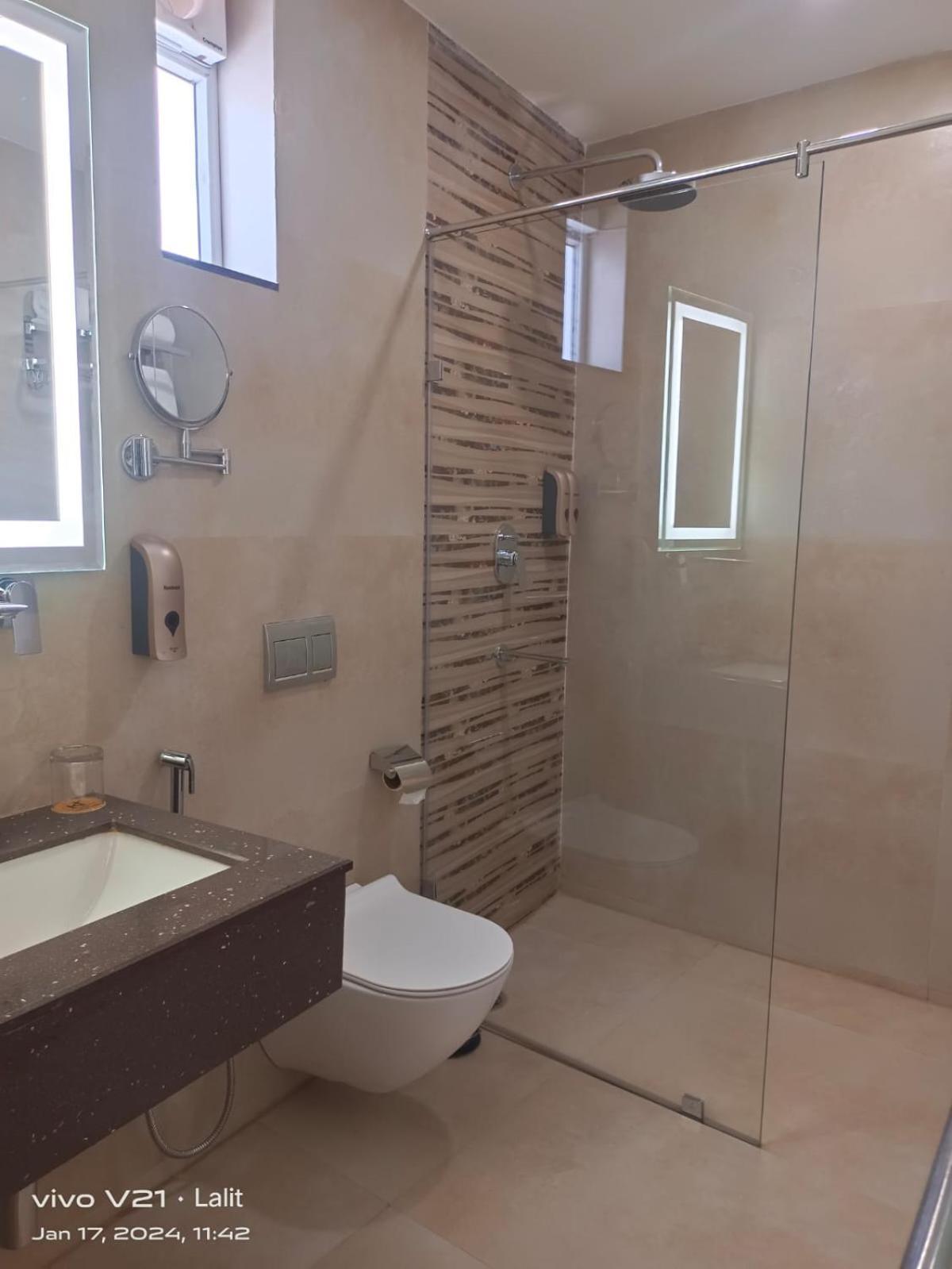 Hotel Kadamb Tree Джабалпур Екстериор снимка